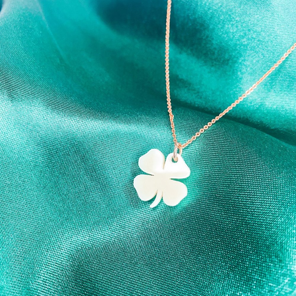 #2 Shiny White Clover Necklace  on Rose Gold Chain
